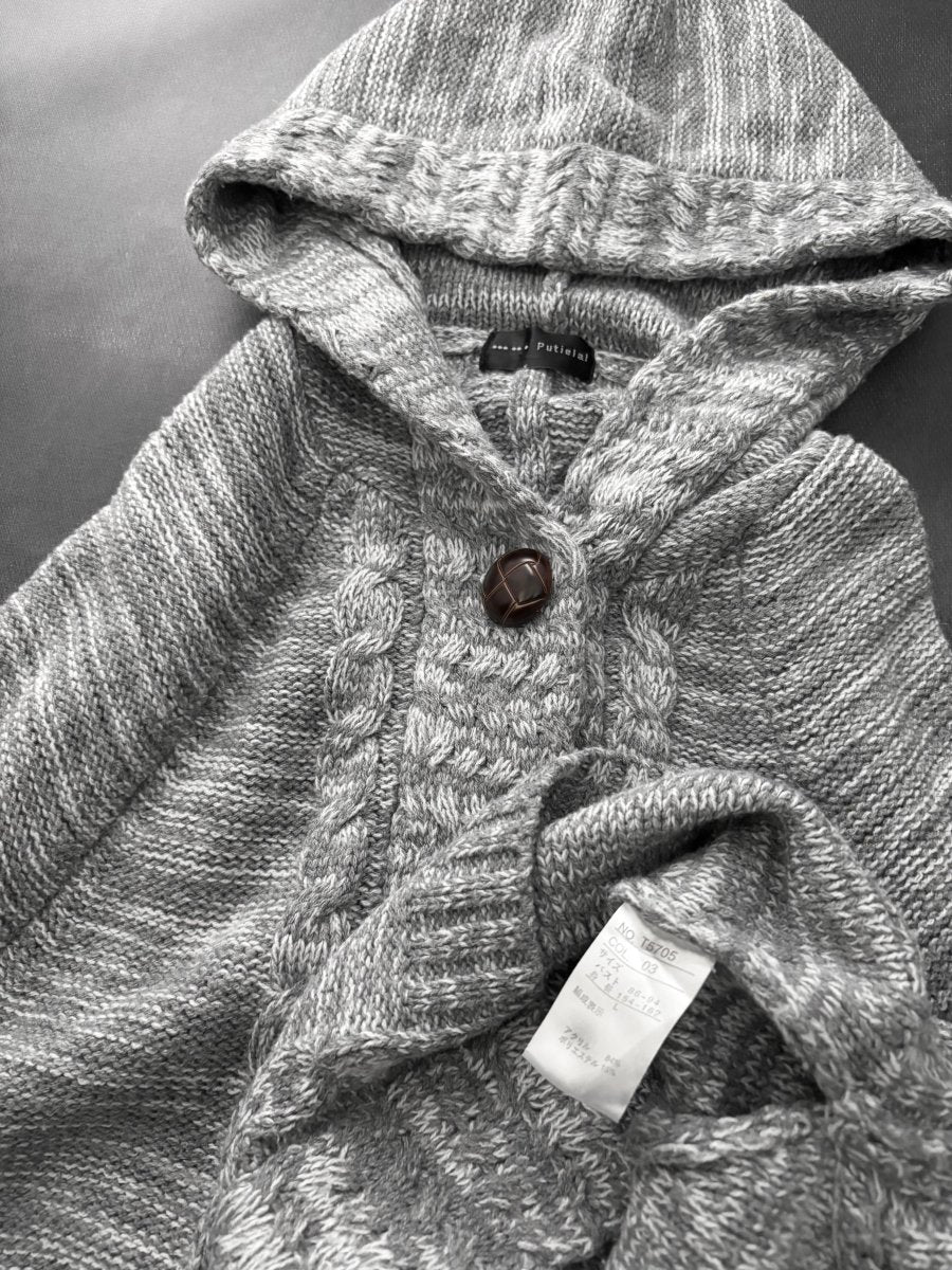Putielal Grey Poncho - MIDNIGHT FAE