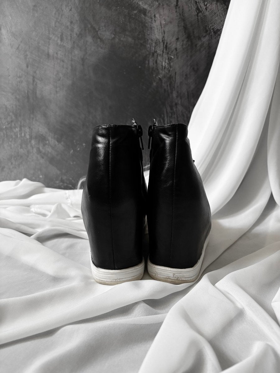 Buckle Wedge Sneakers - MIDNIGHT FAE